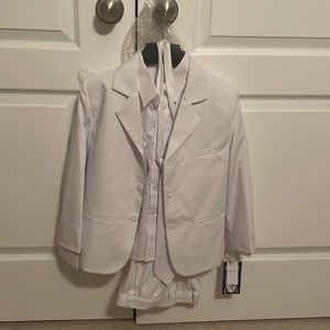 Boys white communion suit size 8, new with tags